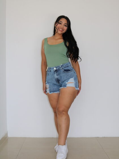 Short Azul con Roturas
