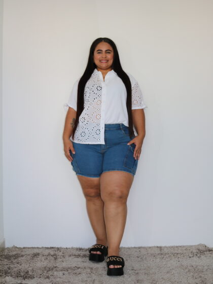 Short Denim Cargo con Bolsillos Laterales - Talla Plus