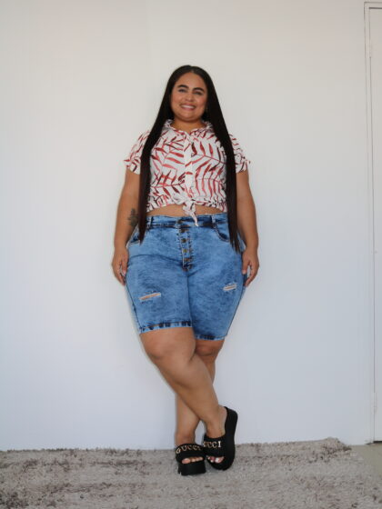 Short Azul con Estilo Desgastado - Talla Plus