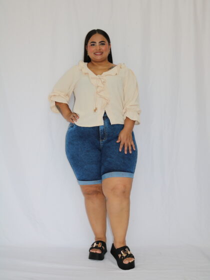 Blusa Romántica con Volantes en V y Lazo Frontal - Talla Plus