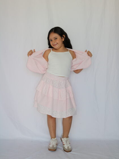 Conjunto Infantil de Falda en Capas con Bordados y Chaleco a Juego