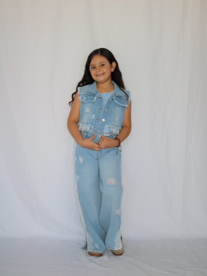 Conjunto Infantil en Denim con Chaleco, Top y Pantalón Ancho con Rotos