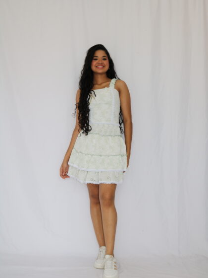 Conjunto de Tirantes con Capas y Detalles Bordados