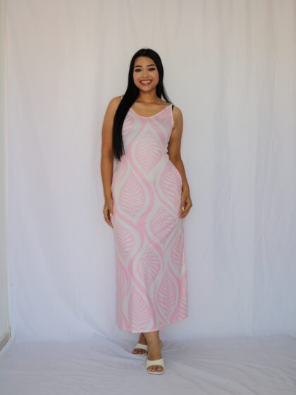 Vestido Largo con Estampado Gráfico de Hojas y Silueta Estilizada