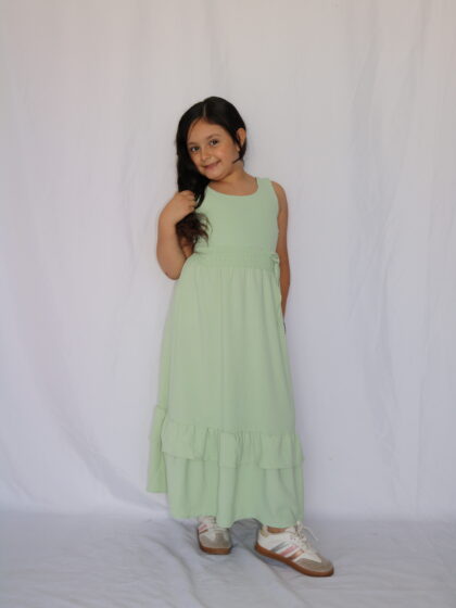 Vestido Largo Infantil de Textura Ligera con Cintura Ajustada y Vuelo en el Bajo