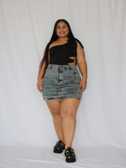 Body Asimétrico con Detalle de Nudo y Aberturas Laterales - Talla Plus
